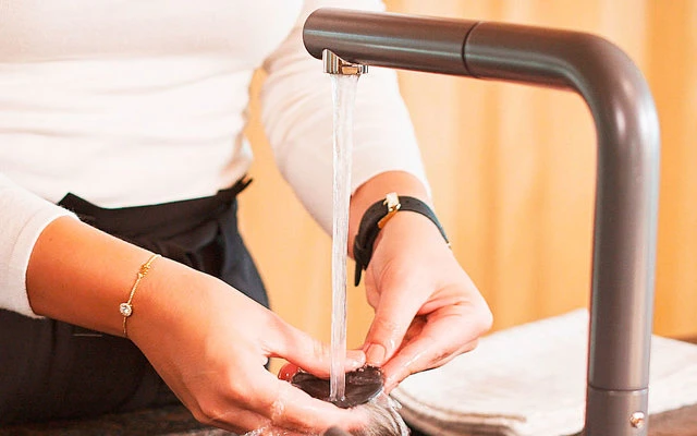 Silwy® The One Metall Magnethaken Inkl. Metall-Nano-Gel-Pad 7,5 Cm 2-tlg. Schwarz 8 Silwy® The One Metall Magnethaken Inkl. Metall-Nano-Gel-Pad 7,5 Cm 2-tlg. Schwarz – Bild 6