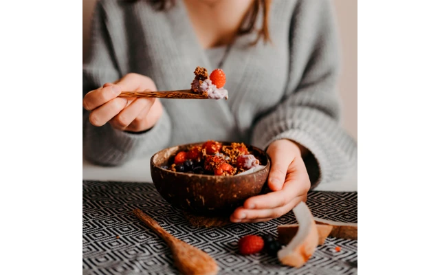 Chinchilla Kokosnussschalen Mit Löffel Und Halterung 2er-Set 5 Chinchilla Kokosnussschalen Mit Löffel Und Halterung 2er-Set – Bild 3